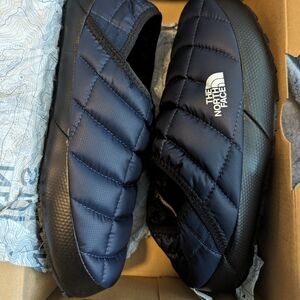 The North Face Thermoball Traction Mule V Slippers/Sandals M7, W8.5 Navy